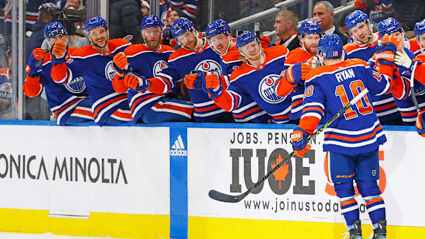 Oilers players congratulate Derek Ryan after a goal